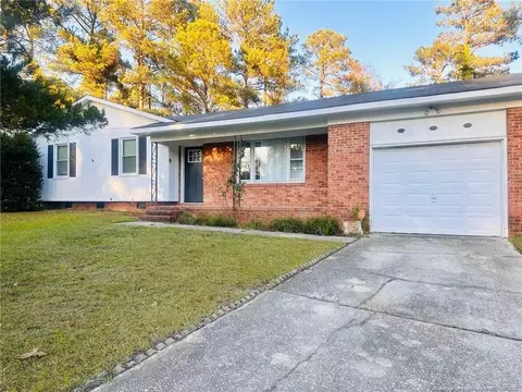 3318 Hunting Bay Dr, Spring Lake, NC 28390
