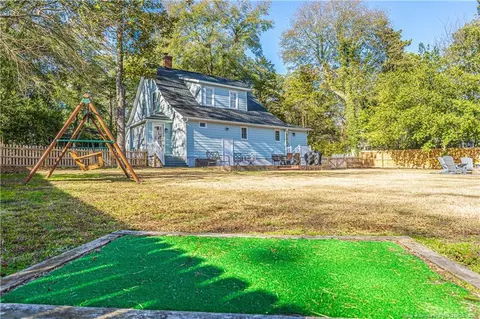 Exterior - 30 Caddell Rd, Pinehurst, NC 28374 photo 7 of 8