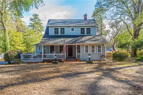 30 Caddell Rd, Pinehurst, NC 28374
