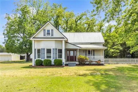 2774 County Line Rd, Saint Pauls, NC 28384