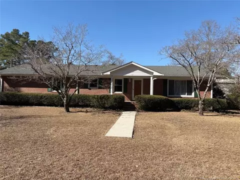 110 S Wilkinson Dr, Saint Pauls, NC 28384