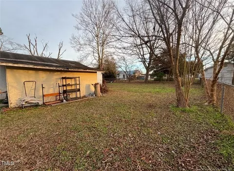 305 W K St, Erwin, NC 28339 photo 17