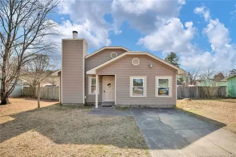 5551 Heather St, Hope Mills, NC 28348