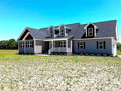 3018 Dinwiddle Dr, Wade, NC 28395