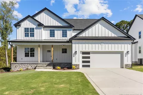 411 Stable Ct, Linden, NC 28356