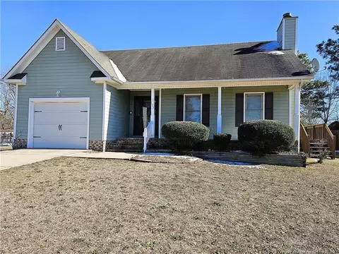 107 Kristin Ave, Spring Lake, NC 28390
