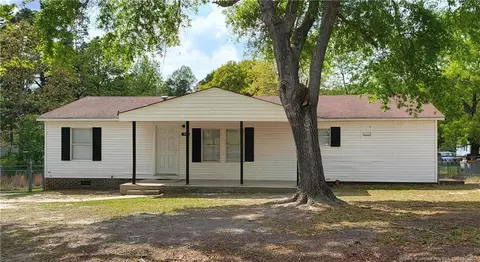 128 Londontown Dr, Spring Lake, NC 28390