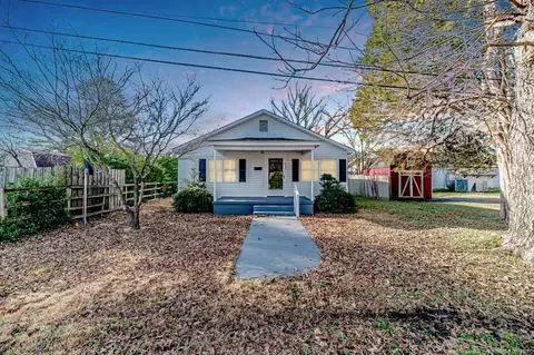 802 E Canary St, Dunn, NC 28334