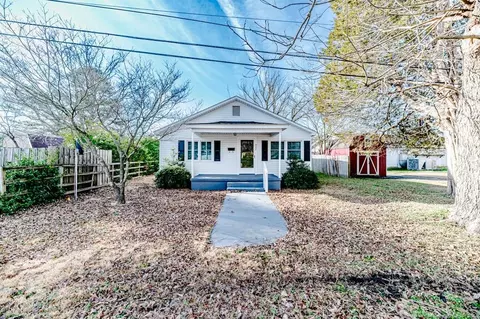 802 E Canary St, Dunn, NC 28334 photo 2