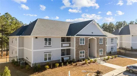 240 Gallery Dr #102, Spring Lake, NC 28390