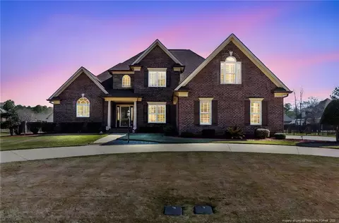 237 Stoneleigh Dr, Fayetteville, NC 28311
