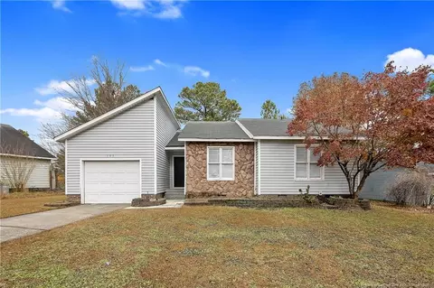 105 Elfreth Ln, Spring Lake, NC 28390