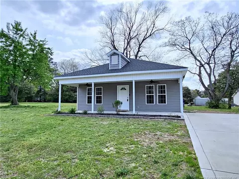 1111 Barden St, Clinton, NC 28328