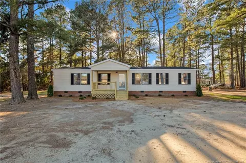 31 Turf Dr, Parkton, NC 28371