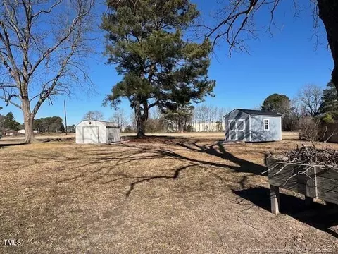 Exterior - 1002 Godwin Ln, Dunn, NC 28334 photo 3 of 5