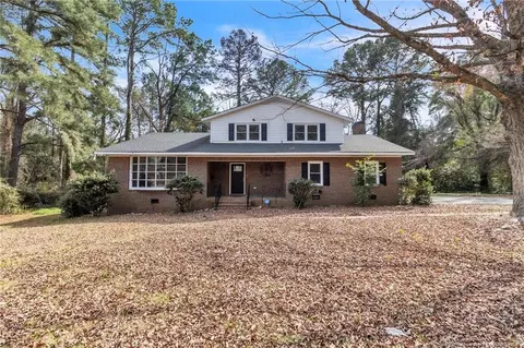 604 E 3rd St, Red Springs, NC 28377