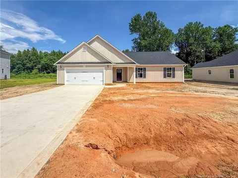 335 Guard Ln, Parkton, NC 28371