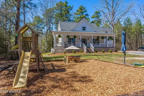 498 Denny Ln, Carthage, NC 28327