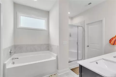 Bath - 95 Silk Oak Dr, Bunnlevel, NC 28323 photo 2 of 5