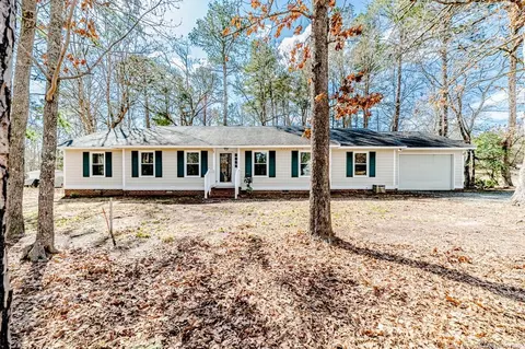 1301 Longleaf Ln, Sanford, NC 27330