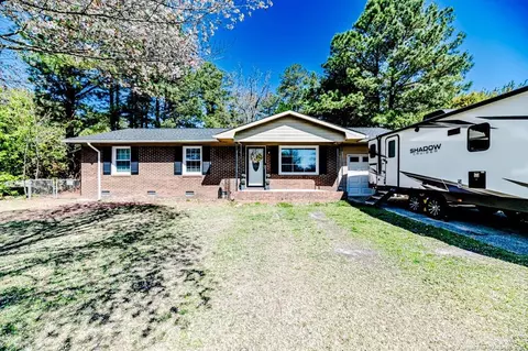 101 Maranatha Cir, Spring Lake, NC 28390