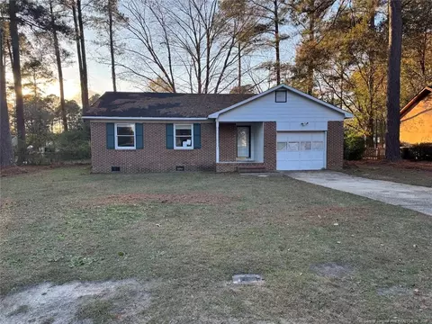 912 Winterberry Dr, Fayetteville, NC 28314