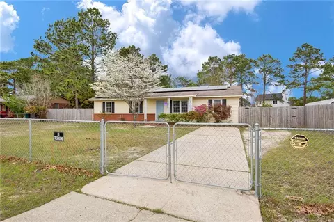 6026 Lexington Dr, Hope Mills, NC 28348