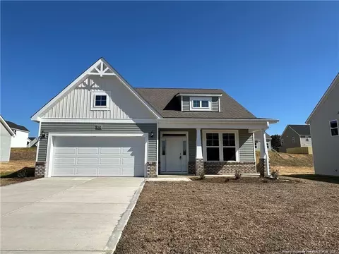 563 Southerland Peak Dr, Raeford, NC 28376