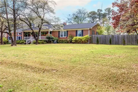 211 Edgewood Ave, Clinton, NC 28328