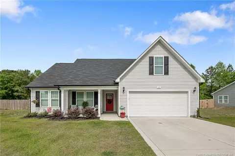 16 Finch Ln, Parkton, NC 28371