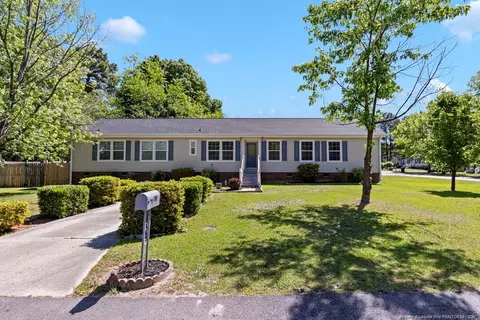 209 Woodbridge Dr, Spring Lake, NC 28390