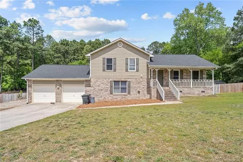 8810 Tangletree Dr, Linden, NC 28356
