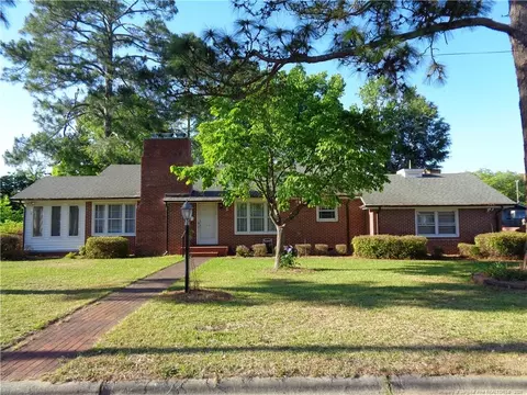 410 W 26 St, Lumberton, NC 28358