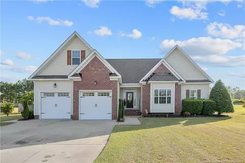 2047 Teesdale Dr, Hope Mills, NC 28348