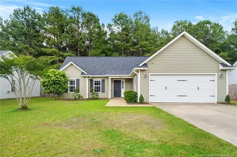 5633 Seafield Ln, Hope Mills, NC 28348