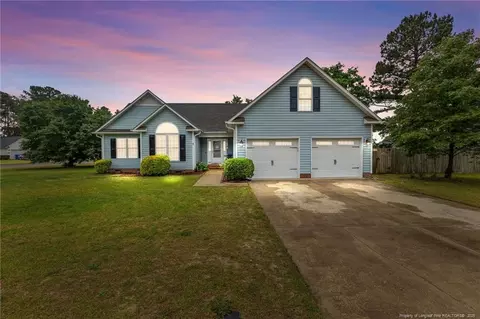 105 Stockade Ct, Raeford, NC 28376