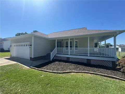 303 Nash Rd, Saint Pauls, NC 28384
