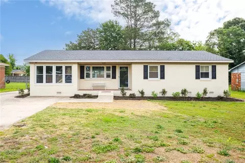 820 Medlo Rd, Fayetteville, NC 28303