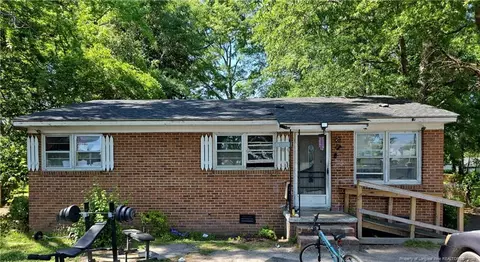 402 Yadkin Ave, Laurinburg, NC 28352