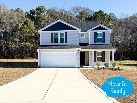 5759 Panther Dr, Hope Mills, NC 28348