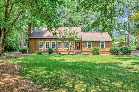 1519 Magnolia Dr, Fairmont, NC 28340