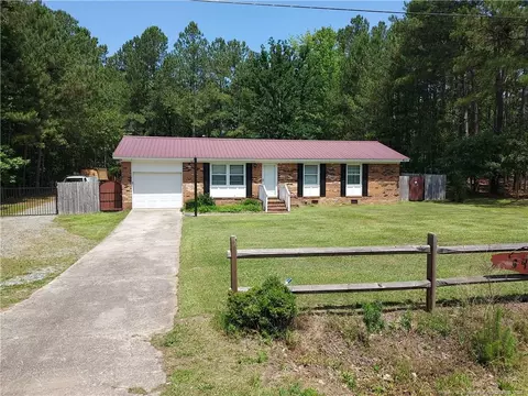 844 Montrose Rd, Raeford, NC 28376