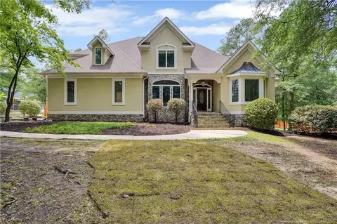 905 Mclean St, Raeford, NC 28376