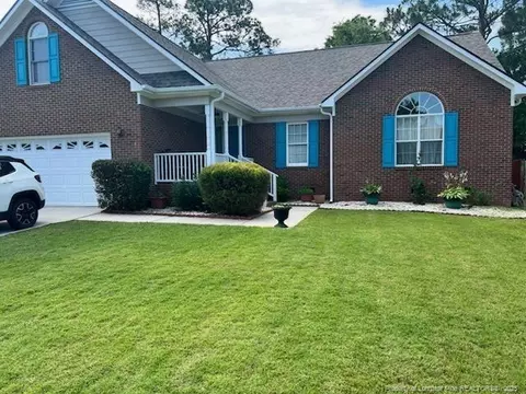 707 Connaly Dr, Hope Mills, NC 28348