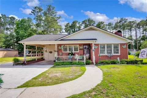 1042 E Broad St, Saint Pauls, NC 28384