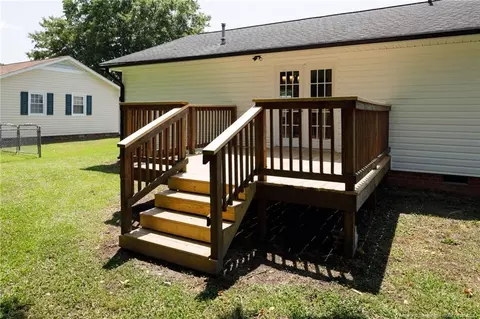 Exterior - 108 Pine St, Dunn, NC 28334 photo 4 of 5