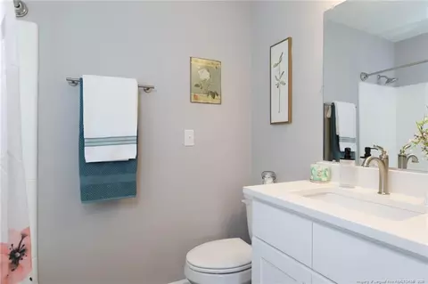 Bath - 108 Pine St, Dunn, NC 28334 photo 3 of 4