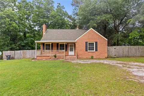212 N Roberts St, Raeford, NC 28376