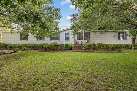12 Maple Dr, Lumberton, NC 28358