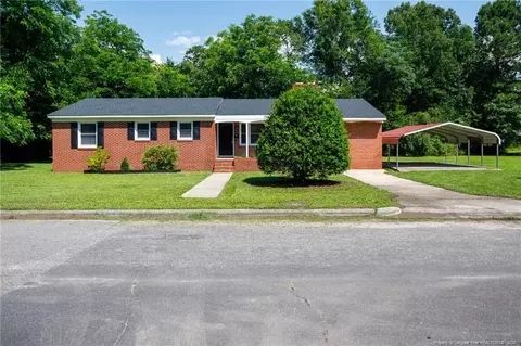 106 N 3rd St, Maxton, NC 28364